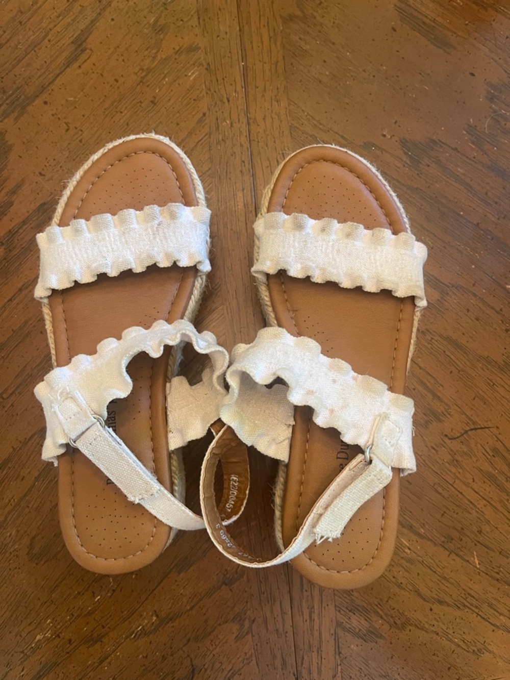 Girls' Ruffle Strap Sandals in White size 3